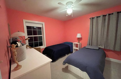 Dicken House | 3 Bedroom House 1 Block from Michigan Stadium