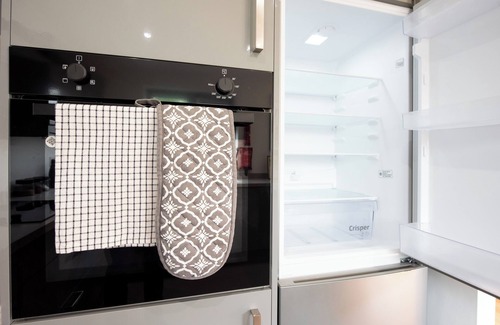 Colchester House | 3 Bedroom House, 2 Free Parking, Free WiFi, Modern comfort