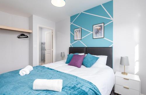 Ashford House | 3 Bedroom House Ashford, Kent - Free Parking - Free WiFi - Big Monthly Discounts - Sleeps 5 - Elite Stays UK