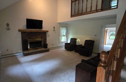 Edgewood House | 3-bedroom house, Country living 2 minutes from Downtown Ashtabula