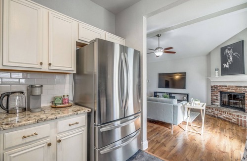 South Arlington House | 3-bedroom house in DFW I Epic Central I Cowboys ATT Stadium