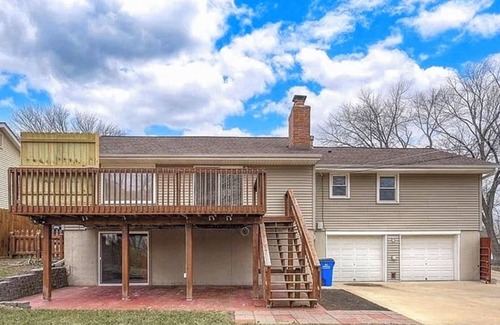 Lenexa House | 3-bedroom house in charming Lenexa Book now