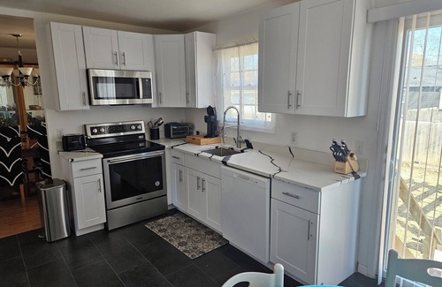 Mastic House | 3-bedroom house in delightful Mastic with WiFi, AC
