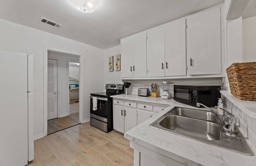 Killeen House | 3-bedroom house in Killeen with WiFi, AC, Pet-Friendly, Washer/Dryer.