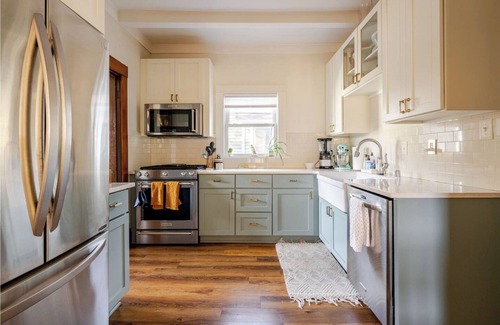 Kingfield House | 3-bedroom house in beautiful Kingfield Minneapolis with WiFi, AC, fitness room