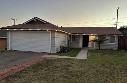Ventura County House | 3-bedroom house in Santa Paula.nPrivate back yard BBQ's and park nearby.