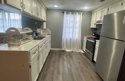 Zephyrhills House | 3-bedroom house in welcoming Zephyrhills with HVAC