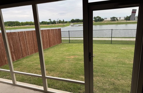 Justin House | 3-bedroom house in welcoming Justin with WiFi, AC. Enjoy your stay