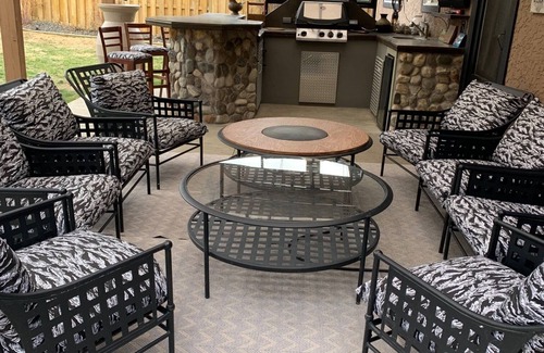 Central Okanagan House | 3 bedroom house, pet friendly, large yard, close to lake