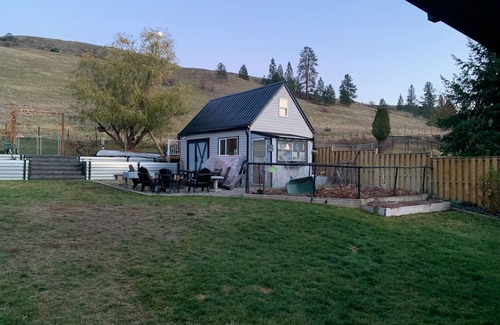 Central Okanagan House | 3 bedroom house, pet friendly, large yard, close to lake