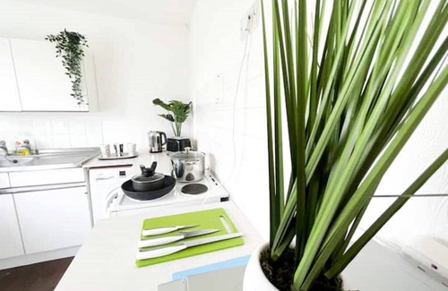 Chatham House | 3 Bedroom House With Free Parking