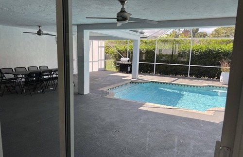 Davie House | 3-bedroom in Davie . WiFi, AC. Pool ,near to Sawgrass Mall, Hard Rock ,F Garden,