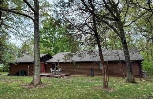 Vienna House | 3-Bedroom Log Home in Vienna
