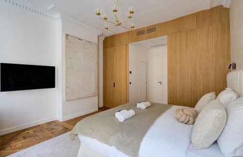 Chaussee-d'Antin Apartment | 3-bedroom Luxurious and Elegant Family Flat - Vendôme - with AC
