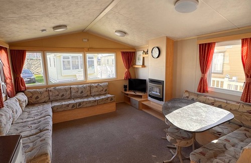 Towyn Ski Chalet | 3 bedroom, side gated decking, WiFi, pets welcome