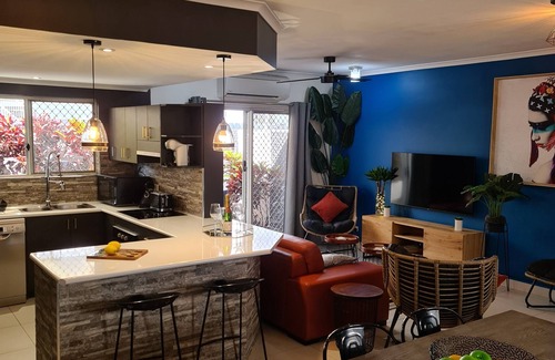 Stuart Park House | 3 Bedroom Stylish Townhouse Getaway with Spa, BBQ & Family Comforts Darwin