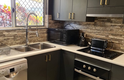 Stuart Park House | 3 Bedroom Stylish Townhouse Getaway with Spa, BBQ & Family Comforts Darwin