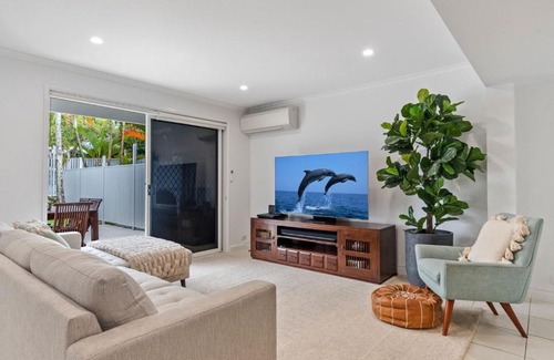 Alexandra Headland House | 3 bedroom townhouse walk to Alexandra Headland beach