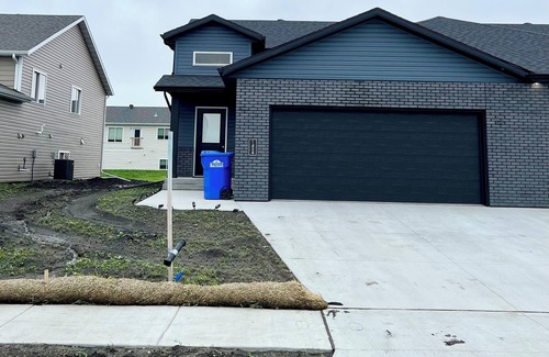 Fargo House | 3-bedroom twin home in fabulous Fargo with WiFi, AC. Start your adventure