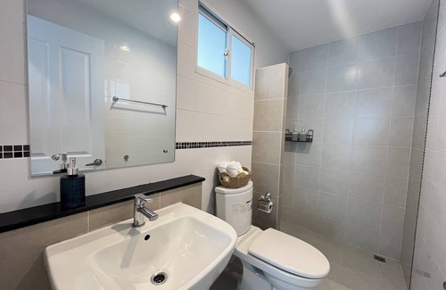 Thep Kasattri House | 3-bedroom villa & 15 min to Bangtao beach