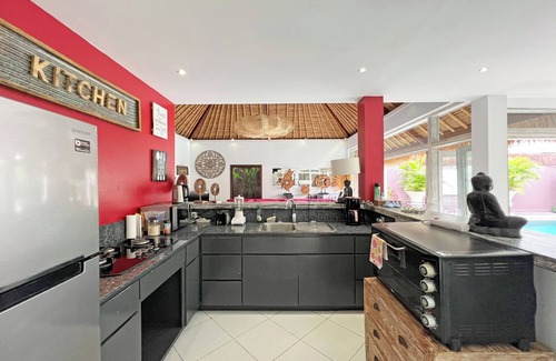 Padonan Villa | 3 bedroom villa with living enclosed - Canggu