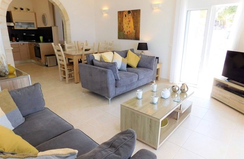 Drapanos Villa | 3 bedroom villa with private infinity pool and panoramic sea and mountain views.