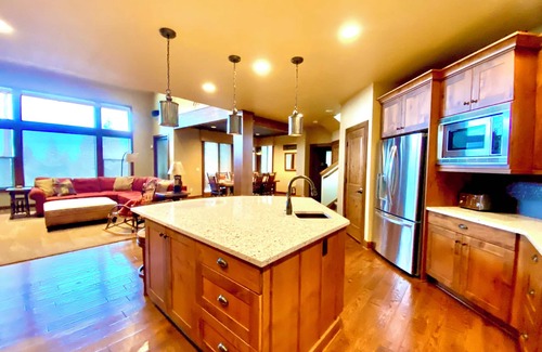 Cle Elum House | 3 Bedroom w/Game Room/Gourmet Kitchen/Community Pool - MNT VIEW IS AMAZING!