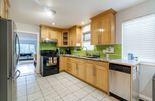 Mount Pleasant House | π₯π3 bedrooms 1.5 baths near Downtown W/AC 2 car parking. 1204 sq ft/111 sq m