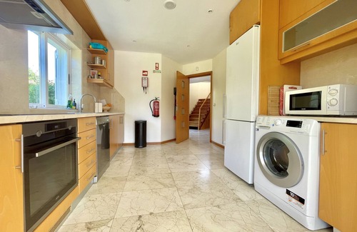 Branqueira Villa | 3 Bedrooms, 3 en-suite Bathrooms, Very Popular, Very Spacious, Air Conditioning Villa - 6-8 Persons