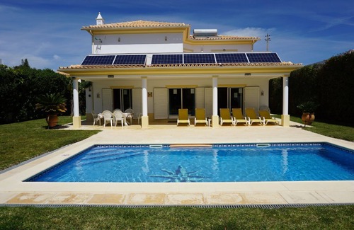 Branqueira Villa | 3 Bedrooms, 3 en-suite Bathrooms, Very Popular, Very Spacious, Air Conditioning Villa - 6-8 Persons