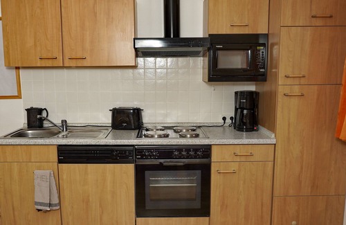 Norderstedt Condo | 3 bedrooms 8 guests quiet 110sqm near airport