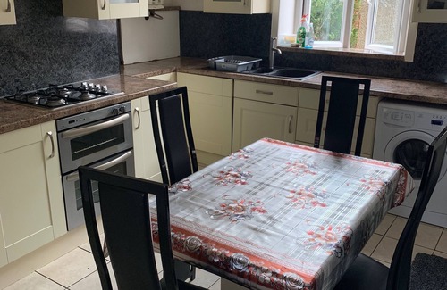 Burnley House | 3 Beds FREE Wifi Bath Shower Large Kitchen Nice Views Entire House