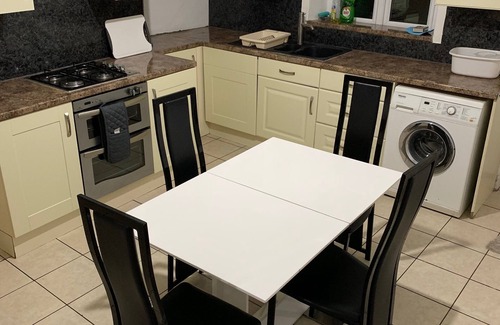 Burnley House | 3 Beds FREE Wifi Bath Shower Large Kitchen Nice Views Entire House