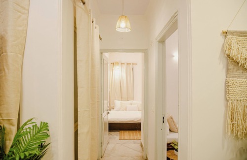 Hauz Khas Village Apartment | 3 BHK Gem by Hauz Khas Fort with WiFi, AC in lovely New Delhi