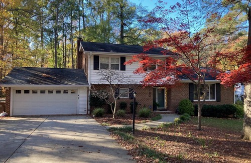 Cary House | 3 Blocks to Downtown Cary Park, Library, Breweries! Bright Modern Clean Home!