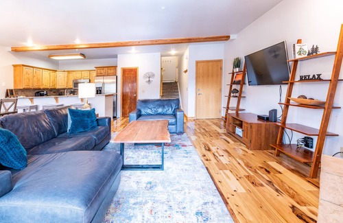 Four O'Clock Condo | 3 blocks to Main, Ski or Hike In/Out