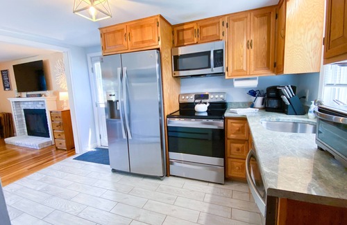 East Falmouth House | 3 BR, 1.5 Bath, OD shower - 4 Min. Dr To Beaches & 8 Min. to Island Queen Ferry!