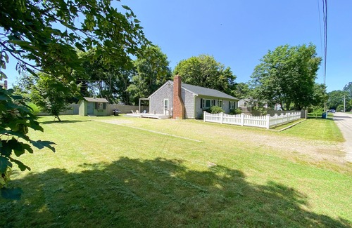 East Falmouth House | 3 BR, 1.5 Bath, OD shower - 4 Min. Dr To Beaches & 8 Min. to Island Queen Ferry!