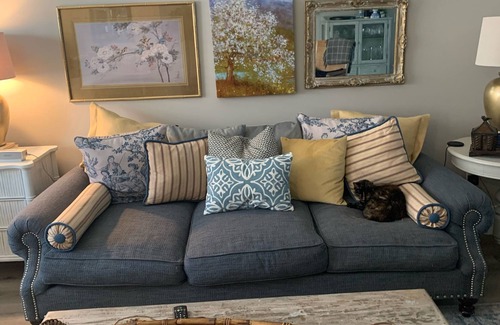 South Bend House | 3 BR/3BA NewTownhouse 1.5 miles from campus, walk to downtown restaurants.