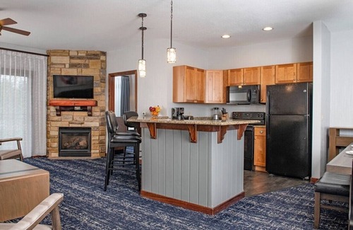 Lake Delton Resort | 3 BR Dlx -10 FREE Wilderness Water Park Passes per night Included! 25% Deposit!