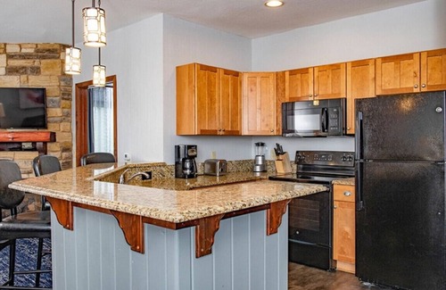 Lake Delton Resort | 3 BR Dlx -10 FREE Wilderness Water Park Passes per night Included! 25% Deposit!