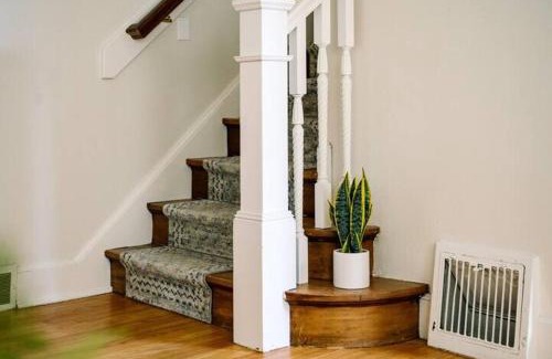 Des Moines House | 3 Br For 9 Guests -large Beautiful 3 Story Duplex