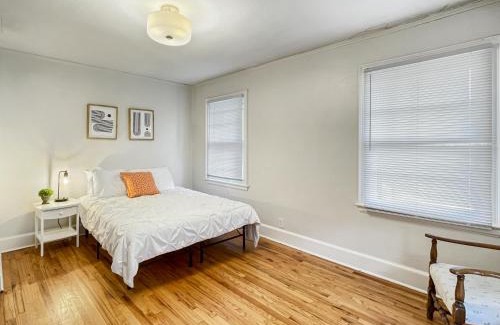 Des Moines House | 3 Br For 9 Guests -large Beautiful 3 Story Duplex