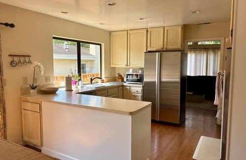 Old Palo Alto House | 3 BR Home near Stanford Facebook Amazon walk to downtown Palo Alto