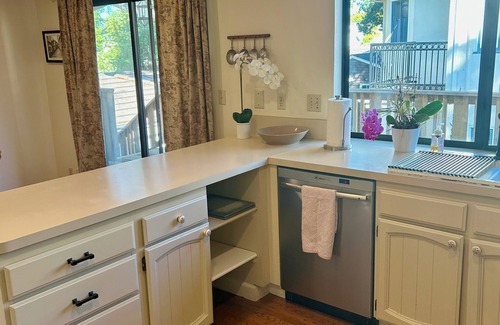 Old Palo Alto House | 3 BR Home near Stanford Facebook Amazon walk to downtown Palo Alto