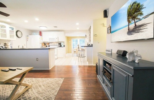 Laurel House | 3 BR Pool Home In Nokomis - Close To Beaches - Tropical Escape