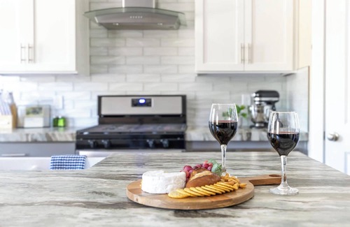 Flagstaff House | 3-BR Route 66 Home A/C & Hot Tub Near Downtown