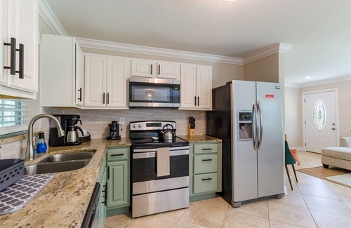 Temple Crest House | 3 BR w/Riverview & Fenced in Yard, Near Busch Gardens, USF, Hospitals & Ybor