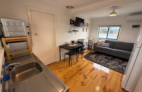 Melville Apartment | 3 by the Sea at Coobowie Unit 2 - 2 bedrooms - dog friendly-Off peak special!