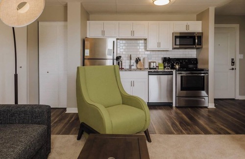 Lockerbie Square Apartment | 3 Combined Apartments Near Lucas Oil Stadiom